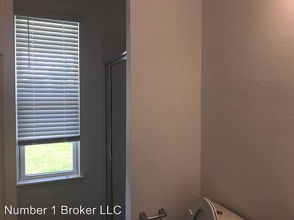 5th image of 772 Brooks Field Dr