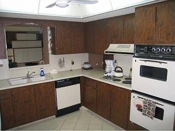 3rd image of 7860 Beechfern Cir