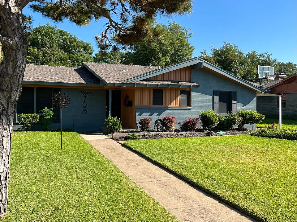 708 Timberlake Cir
