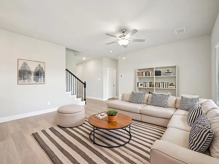718 London Town Ln — Photo 9