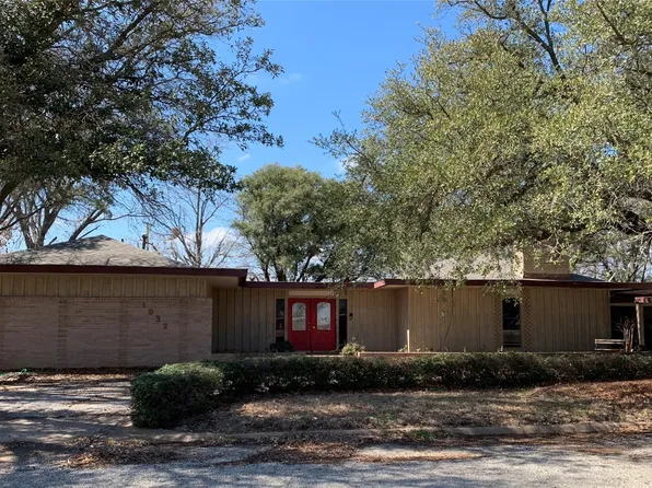 1032 Cactus Dr, Olney, TX 76374