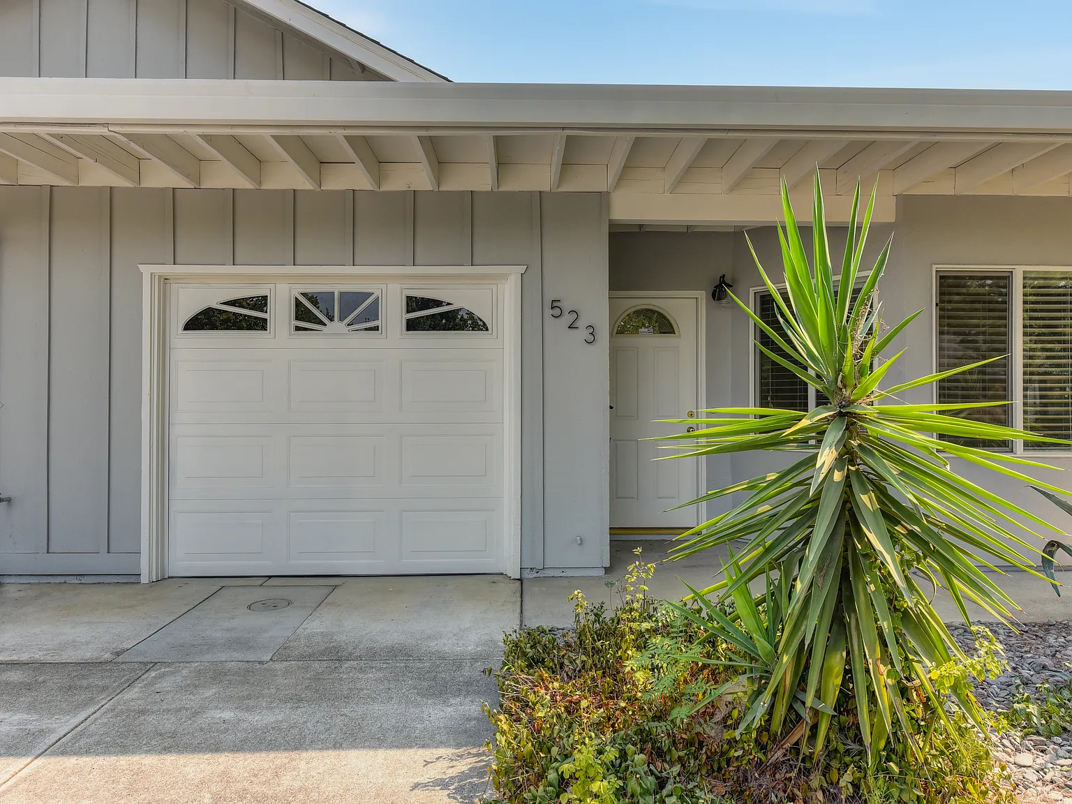 3 bed, 1385 sqft, $3,295 — Photo 3