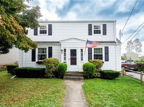 8 Stockton Dr, Middletown, RI 02842