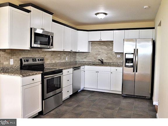3rd image of 89 Martindale Dr