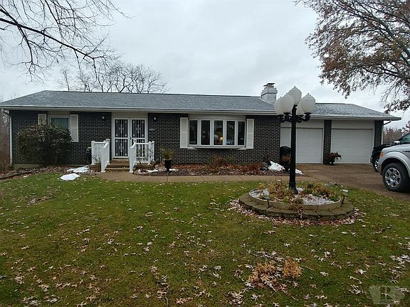 3rd image of 318 Hillcrest Dr