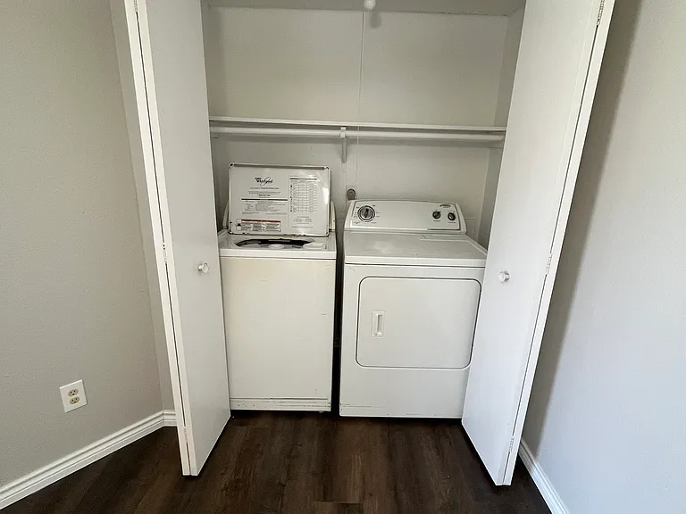 1048 Oregon Ave #B — Photo 3