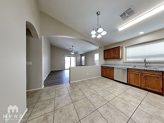 2nd image of 1034 E Saddle Way