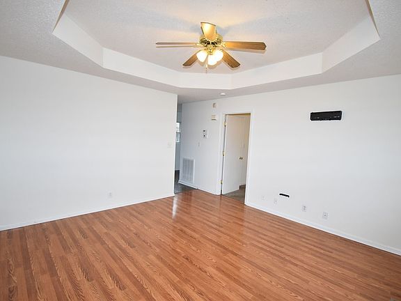 3rd image of 382 Cranklen Cir