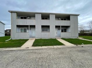 113 Harbor Dr APT 1B, Oswego, IL 60543