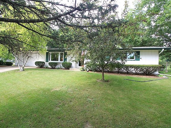 2nd image of 408 Carriage Dr