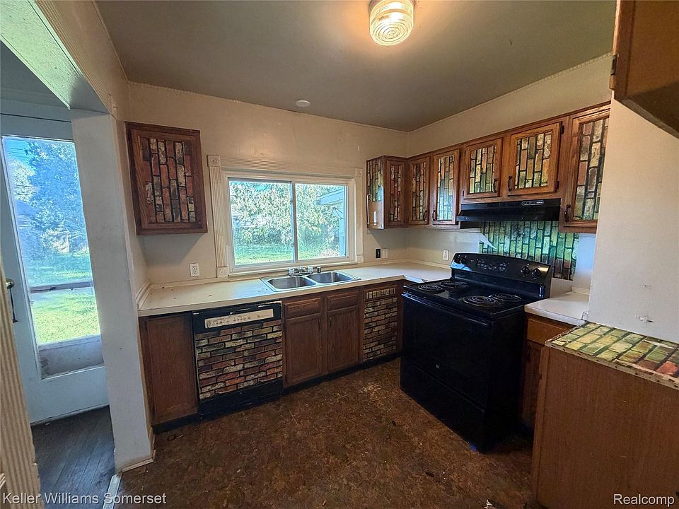 20890 Elroy Ave, photo 9