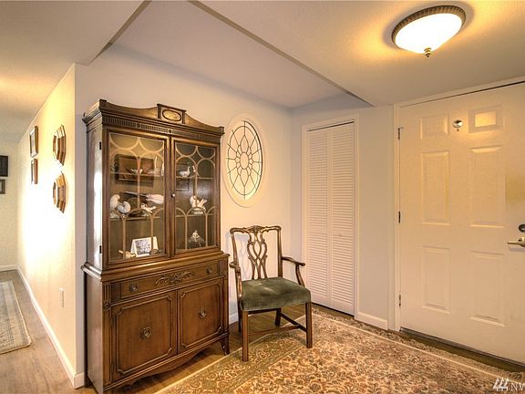 5th image of 908 E Bay Dr NE APT 101