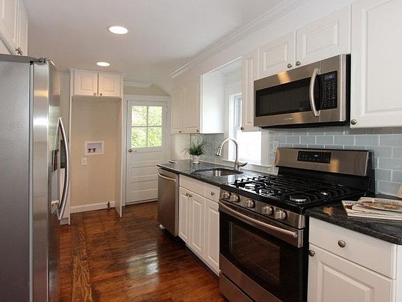 5th image of 290 Essex St #2