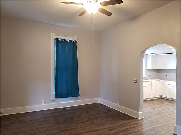 3rd image of 635 W Hendricks St