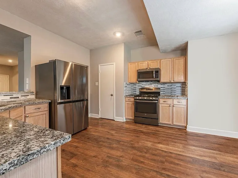 1835 Oak Ridge Dr — Photo 10