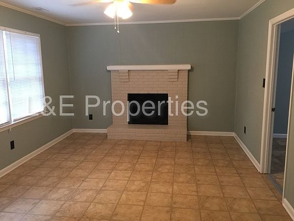 3rd image of 556 Whitethorn Dr