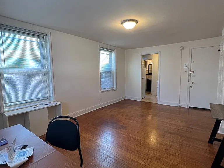 2211-13-15 Spruce Street — Photo 6