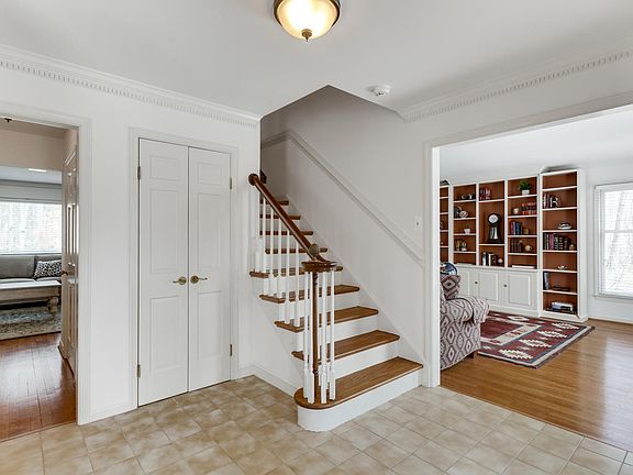 5th image of 6708 Lupine Ln