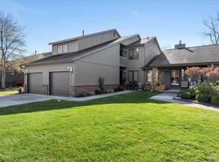 9841 Hawthorne Glen Dr, Grosse Ile, MI 48138