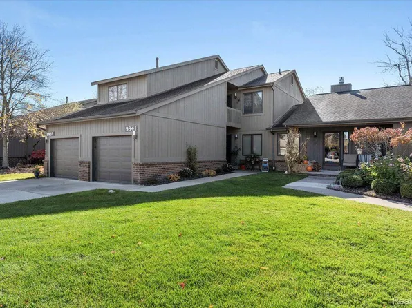 9841 Hawthorne Glen Dr, Grosse Ile, MI 48138