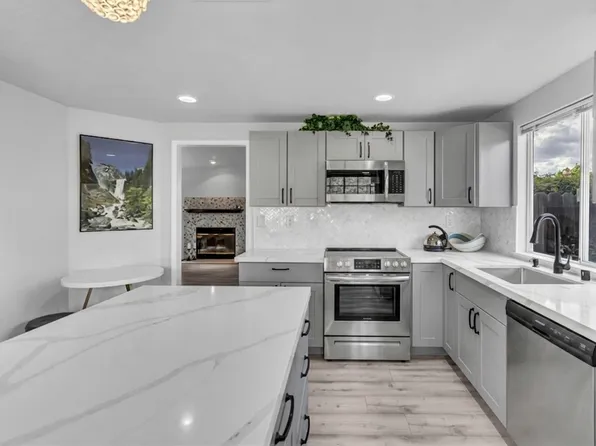 1500 Deerfield Cir, Roseville, CA 95747