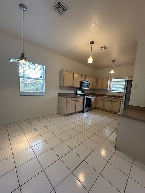 1731 LaVue Ave - 1 — Photo 4