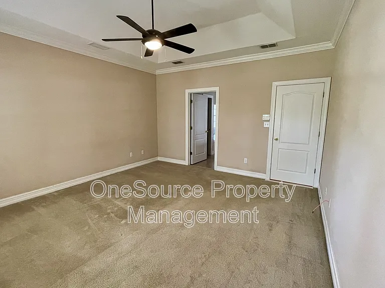 979 Watersview Dr — Photo 12