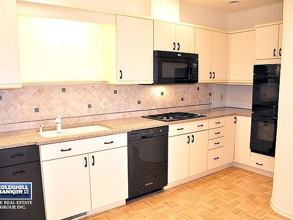 Kitchen has Blt-in Appliances