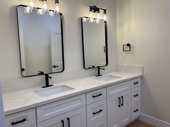 2nd image of 418 Emilia Pl