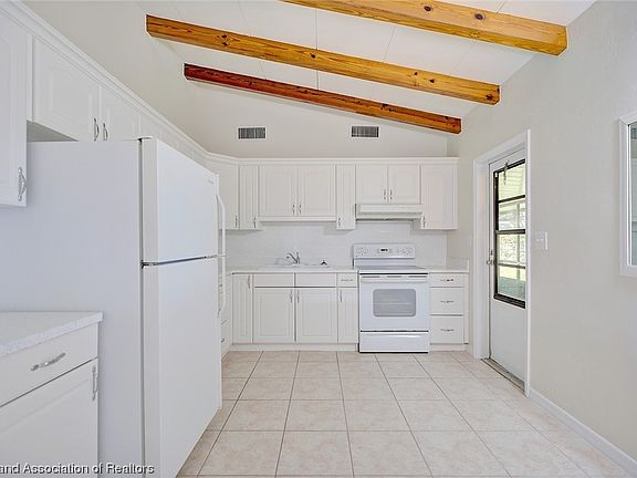 5th image of 618 Lake Blue Dr
