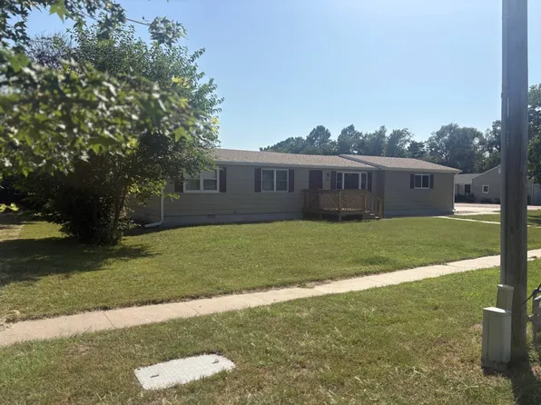 520 E 2nd St, Shelton, NE 68876