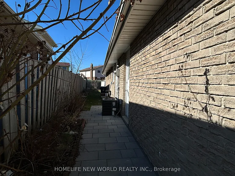 54 Bridley Dr — Photo 6