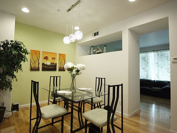 3rd image of 323 Destino Cir
