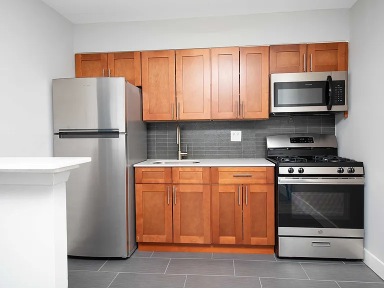Holme Circle Apartments — Photo 9
