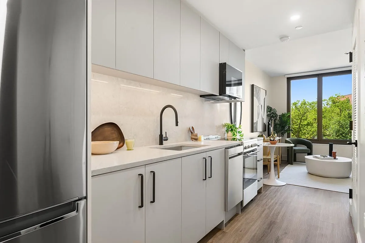 65 Dupont Street — Photo 3