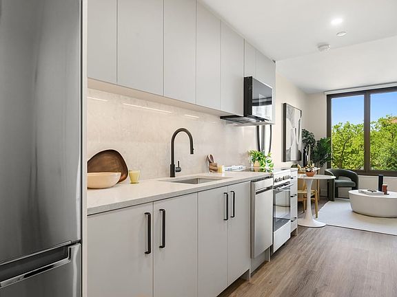3rd image of 65 Dupont St #734