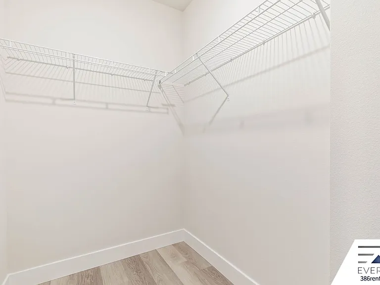 71 Point Of Woods Dr — Photo 22