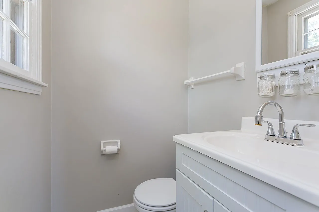 4 bed, 2136 sqft, $2,200 — Photo 1