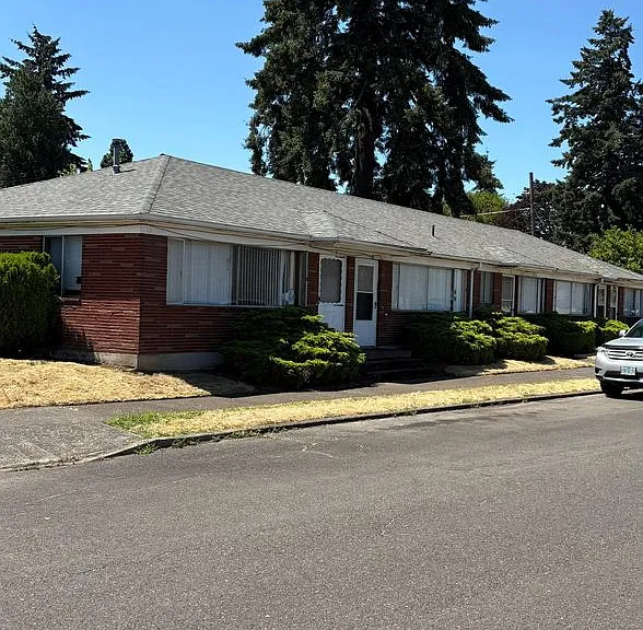 Lsbrwy - 7508 Ne Broadway — Photo 1