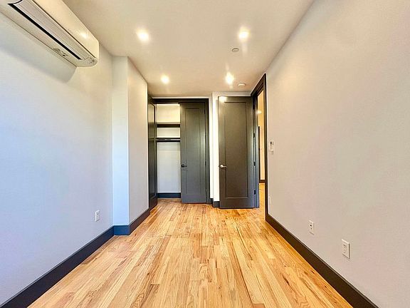 3rd image of 201 Rochester Ave #2R