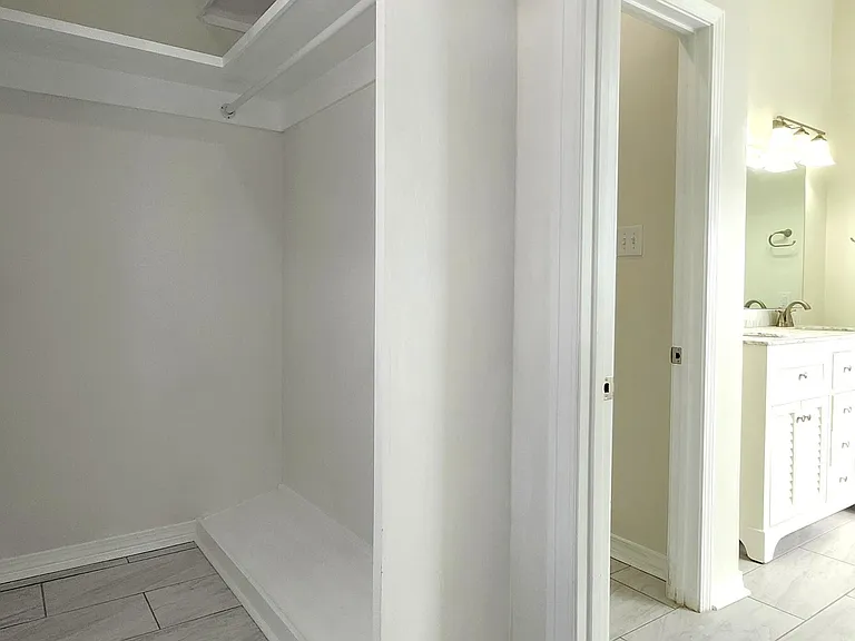 3829 Versailles Ct — Photo 14