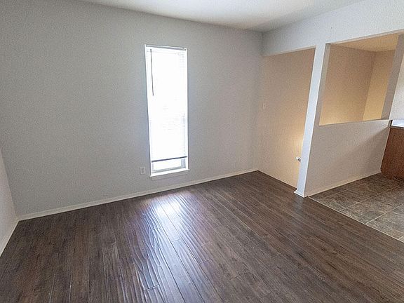 4th image of 1015 W Ash St