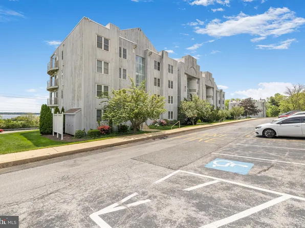 5213 Le Parc Dr APT 2, Wilmington, DE 19809