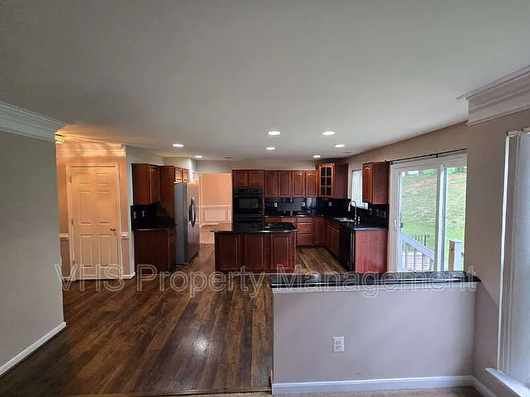832 Fox Den Rd — Photo 19