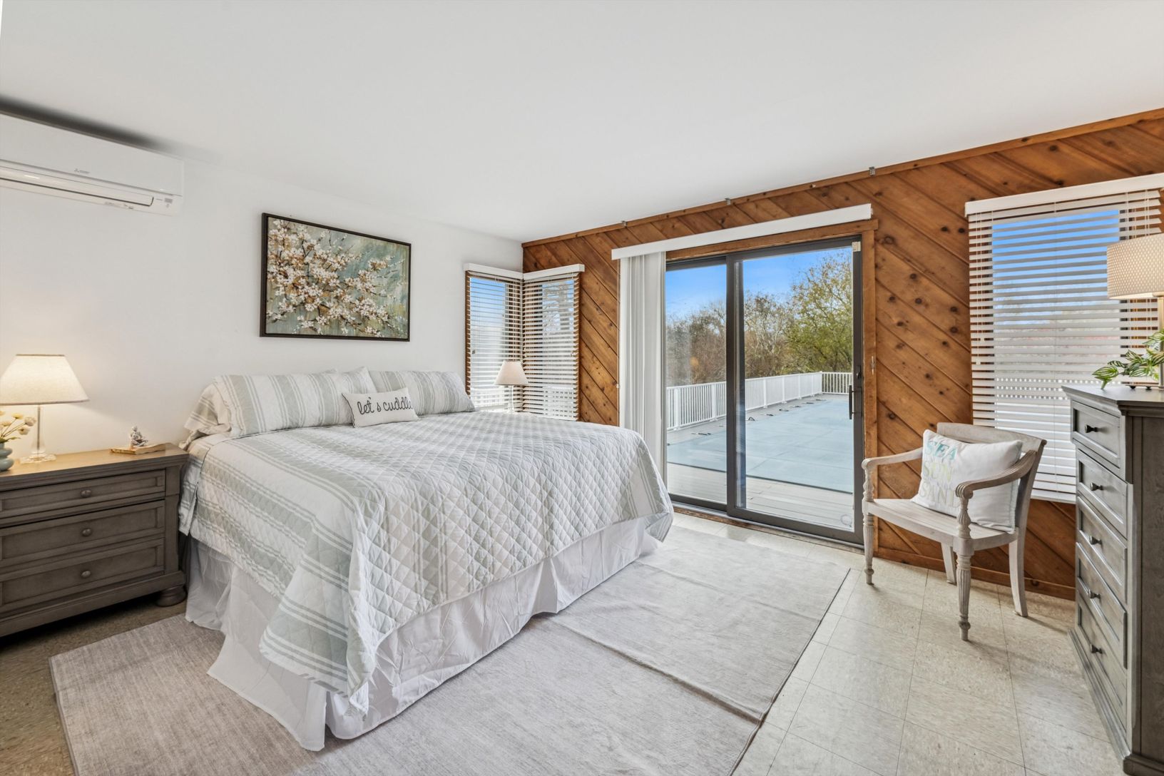  bedroom 3 off pool with own bath