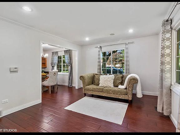 3rd image of 5639 Bentley Ave
