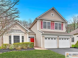 32 Edgemere Dr, Kendall Park, NJ 08824