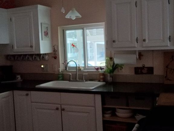3rd image of 512 Barbados Dr