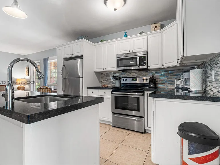 2033 NE 33rd Ave #2 — Photo 3