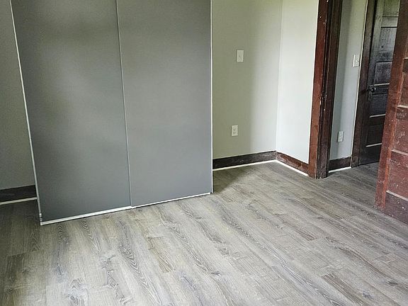 4th image of 426 S 11th St